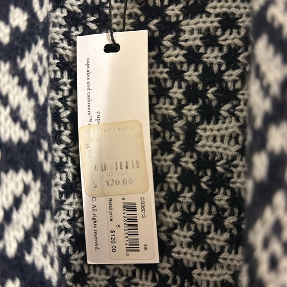 Cupcakes and Cashmere sweater - Picture 4 of 5